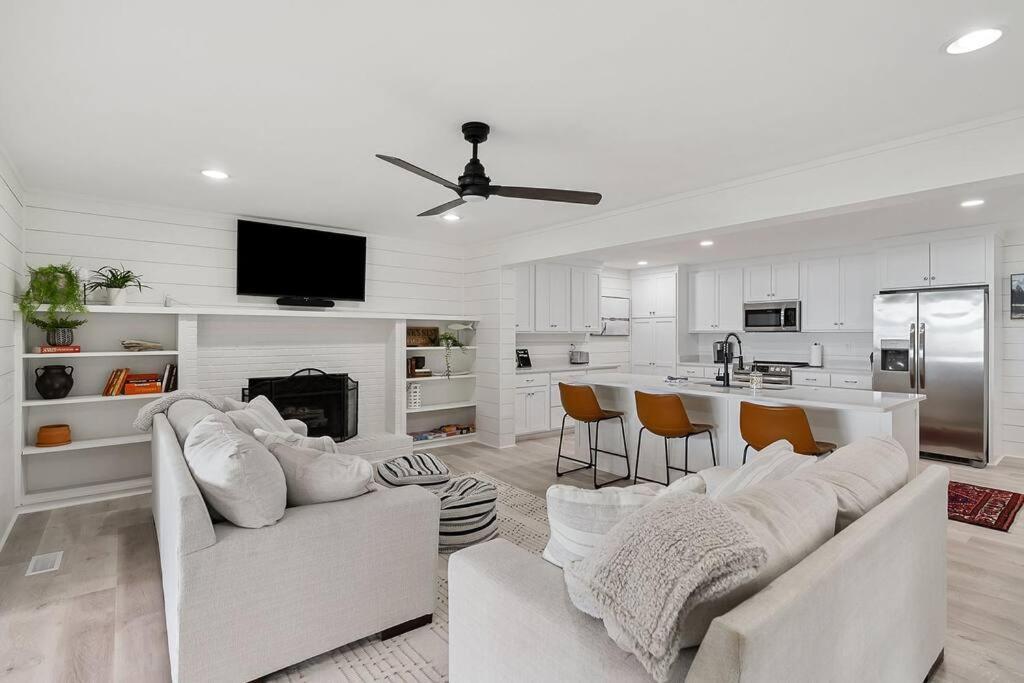Lake Home, Dock, Fire Pit, Hot Tub, Game Room, Etc Winchester Экстерьер фото